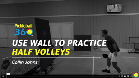 Verwenden Sie die Wand, um halbe Volleys zu üben